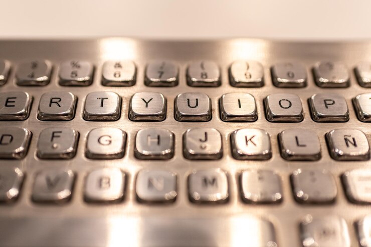 Foto close-up de um teclado de computador na mesa