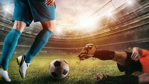 Close-up de uma cena de ação de futebol com jogadores de futeball competindo no estádio