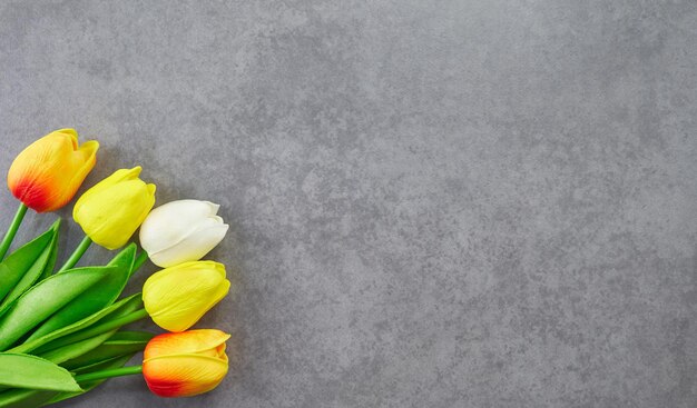 Foto close-up de uma flor de tulipa amarela