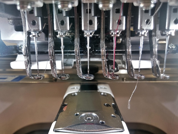 Foto close-up de uma máquina de bordar