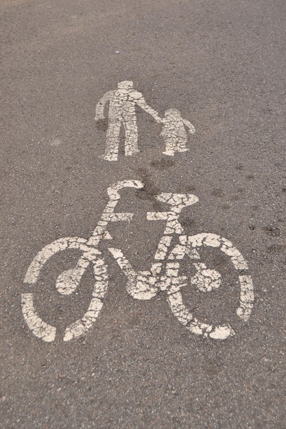 close-up de uma placa de trânsito para pedestres e bicicletas Área de ciclovia e pedestres