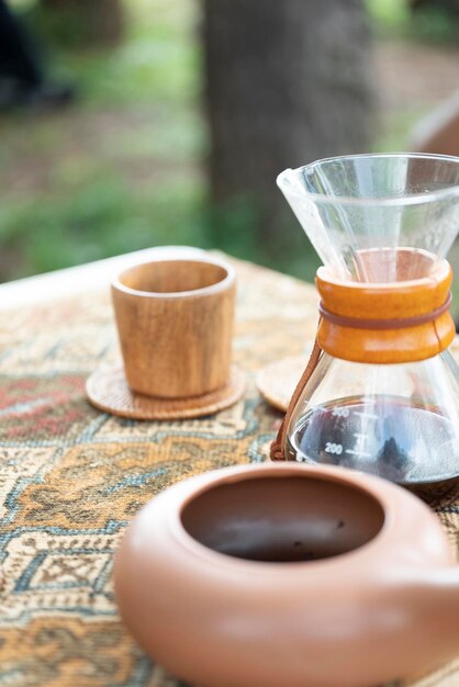 Foto close-up de uma xícara de café na mesa