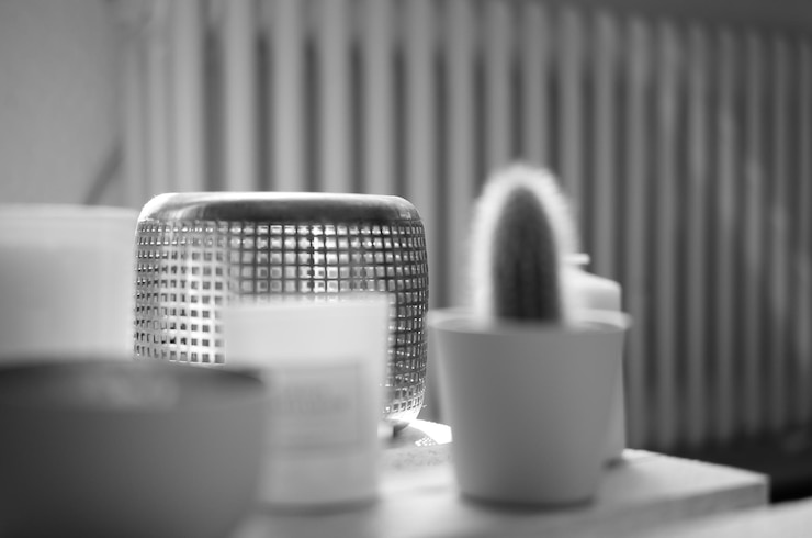 Foto close-up de uma xícara de café na mesa