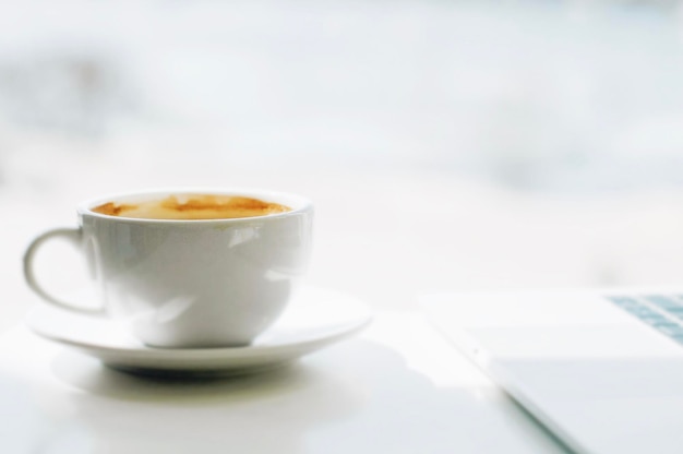 Close-up de uma xícara de café na mesa