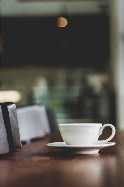 Close-up de uma xícara de café na mesa