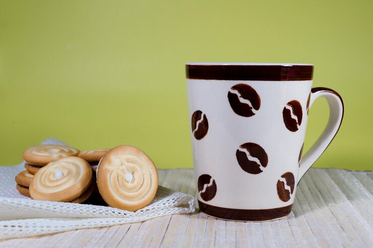 Foto close-up de uma xícara de café na mesa