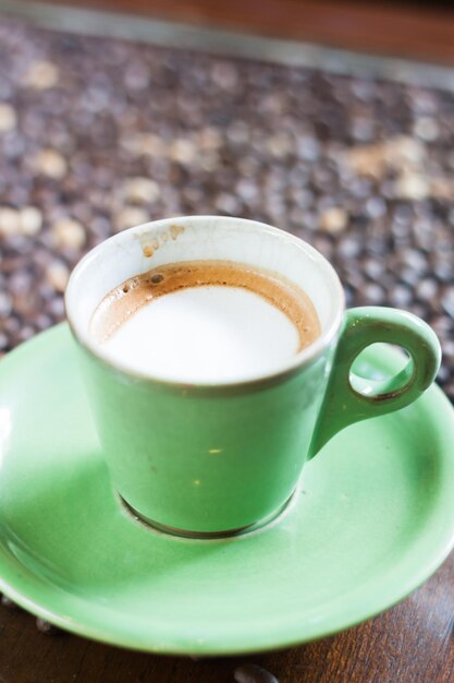 Close-up de uma xícara de café na mesa