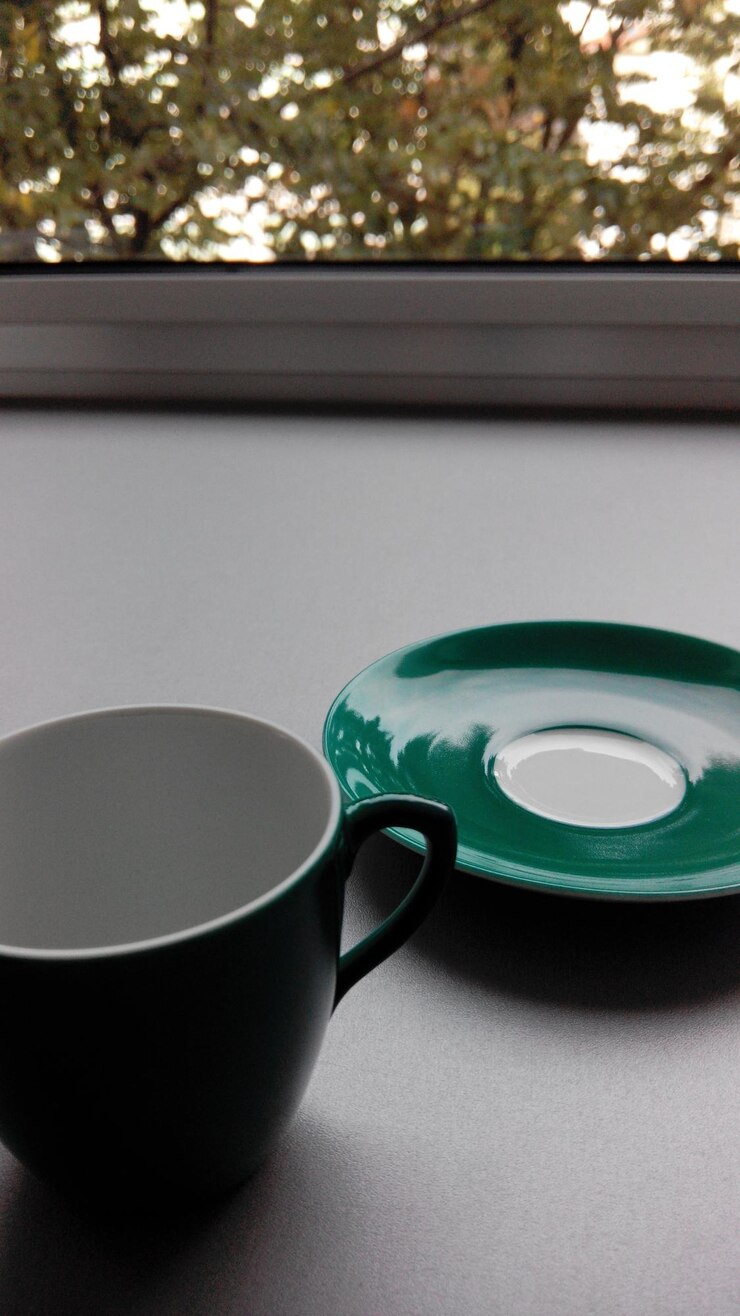 Foto close-up de uma xícara de café na mesa