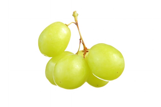 Close-up de uvas frescas contra fundo branco
