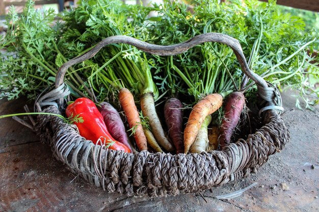 Close-up de vegetais em cestas