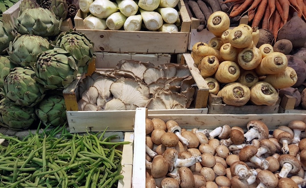 Close-up de vegetais para venda na barraca do mercado