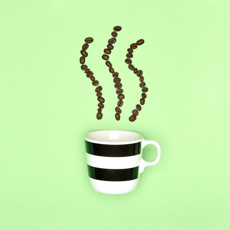 Foto close-up de xícara de café contra fundo branco