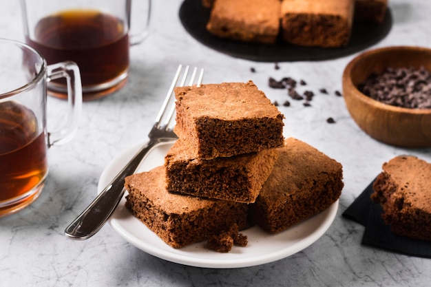 Foto close-up deliciosos brownies prontos para serem servidos