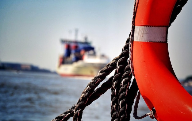 Foto close-up do barco vermelho