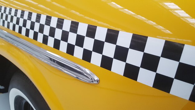 Foto close-up do carro amarelo