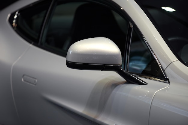 Close-up do espelho do carro