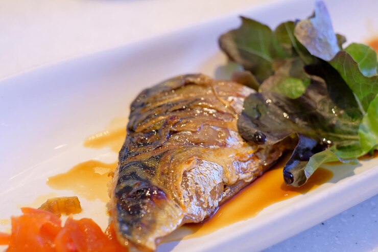 Foto close-up do peixe servido no prato