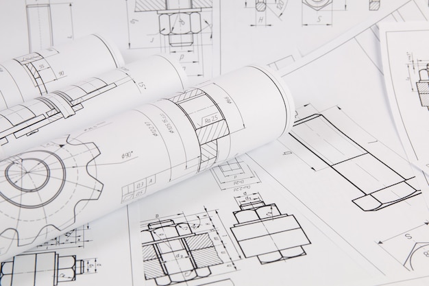Foto close-up dos desenhos de engenharia da mecânica do papel