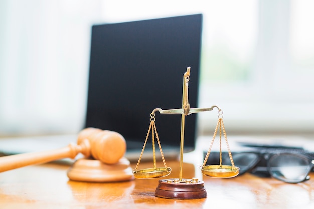 Close-up, dourado, justiça, escala, madeira, escrivaninha, courtroom