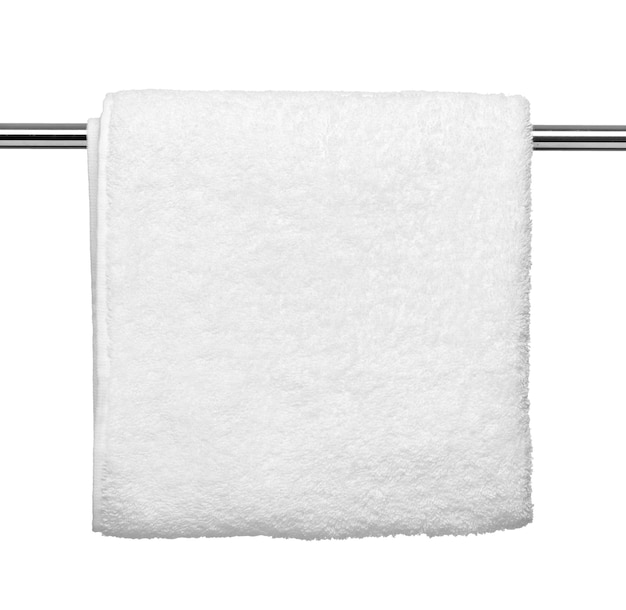 Foto close-up eines weißen handtuchbadezimmers auf weißem hintergrund