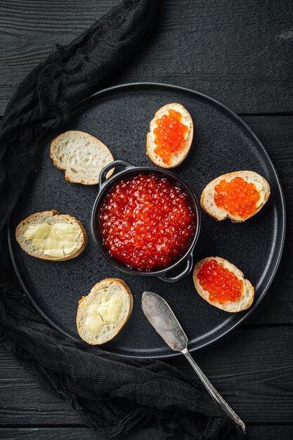 Close-up em potes com caviar delicioso