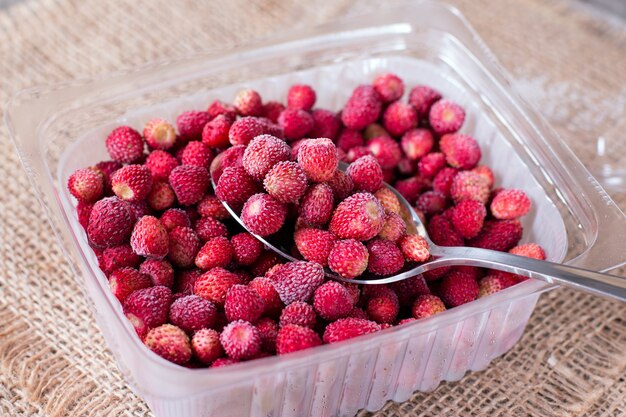 Close-up de fresas maduras congeladas