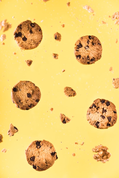 Foto close-up galletas de chocolate con nueces