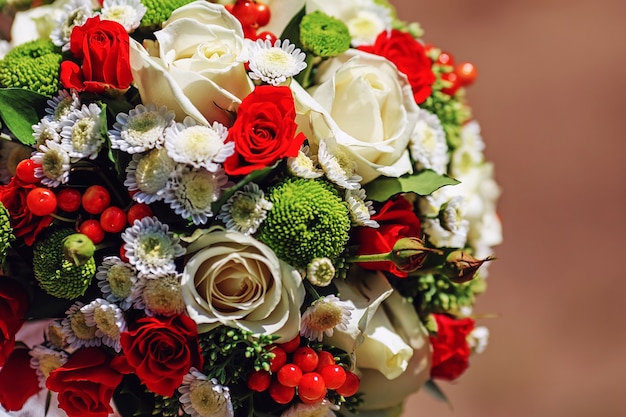 Close-up lindo buquê de casamento com rosas