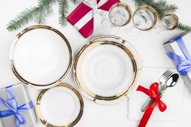 Close-up lindo cenário de mesa de Natal com enfeites