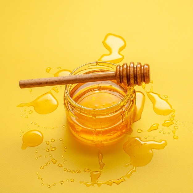 Close-up miel casera sobre la mesa