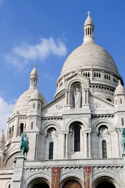 Foto close-up na catedral de sacre coeur em paris, frança. detalhes arquitetônicos