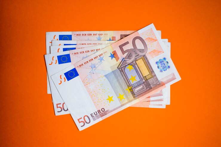 close-up pacote de notas de euros de dinheiro