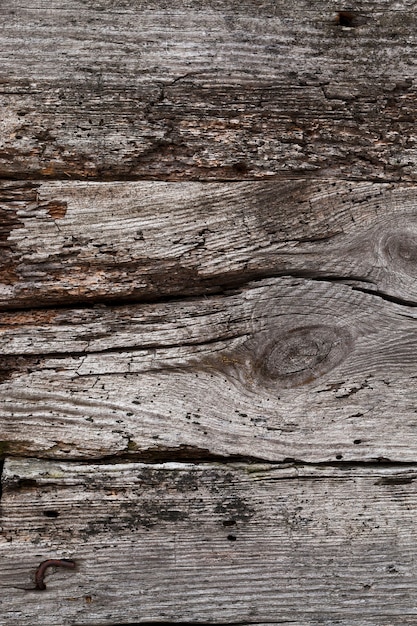 Close-up de una pared de granero de madera con algunos defectos