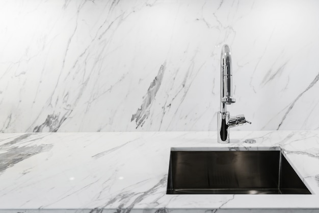 Foto close-up pia ou lavatório com mármore branco contador luxo cozinha interior fundo