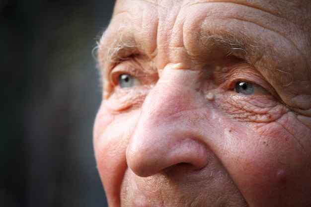 Foto close-up retrato de un hombre muy viejo