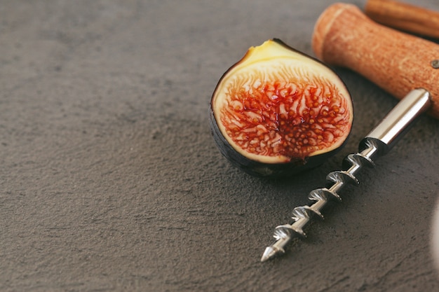 Foto close-up tiro de frutas e especiarias para cozinhar brilho vinho