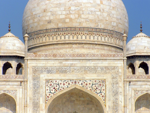 Close-up vista do Mausoléu de Taj Mahal em Agra, Índia