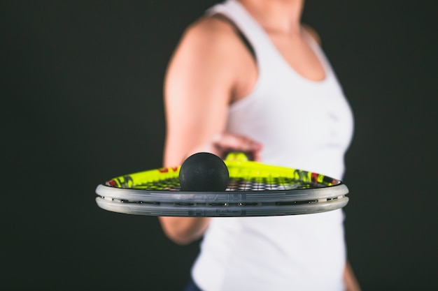 Close-up von Schläger und Ball