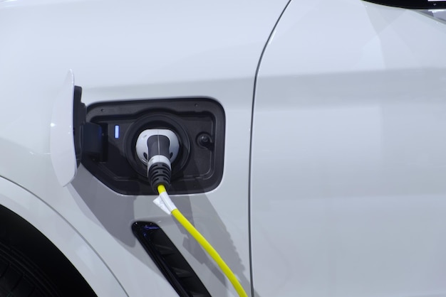 Closeup branco de energia nova bateria recarregável EV de carro inteligente da máquina de carga elétrica