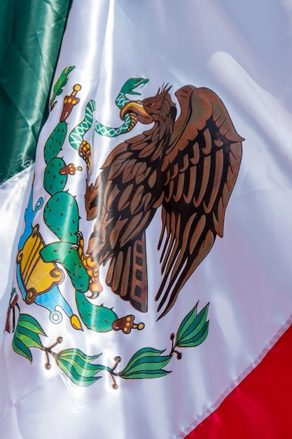 Closeup da bandeira mexicana na rua