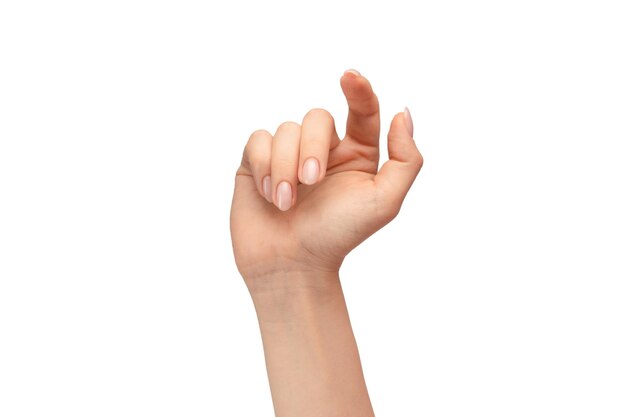 Closeup da mão feminina com pele pálida apontando ou tocando isolado em um fundo branco