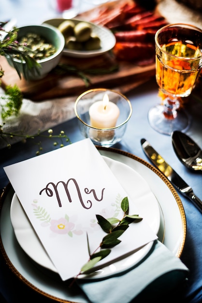 Closeup de ajuste de mesa de recepção de casamento