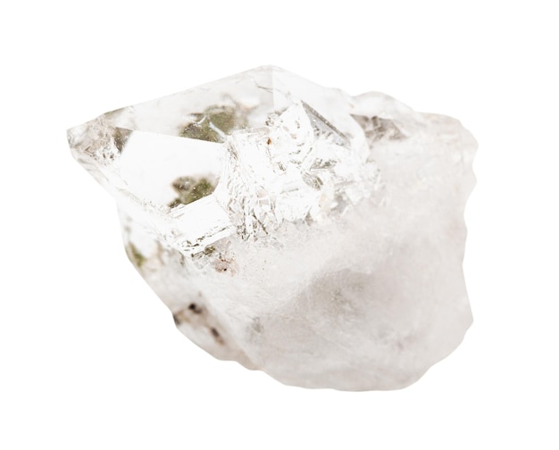Foto closeup de amostra de mineral natural da coleção geológica quartzo incolor de cristal de rocha áspero isolado em fundo branco