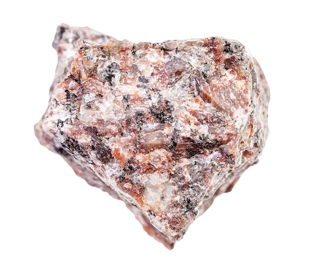 closeup de amostra de mineral natural da coleção geológica rocha de granito vermelho cru isolada em fundo branco