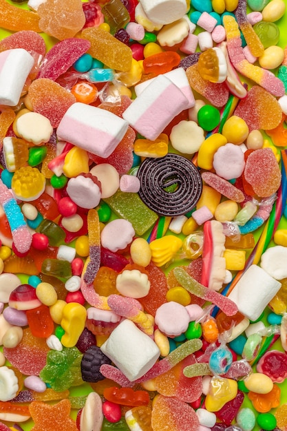 Foto closeup de doces misturados