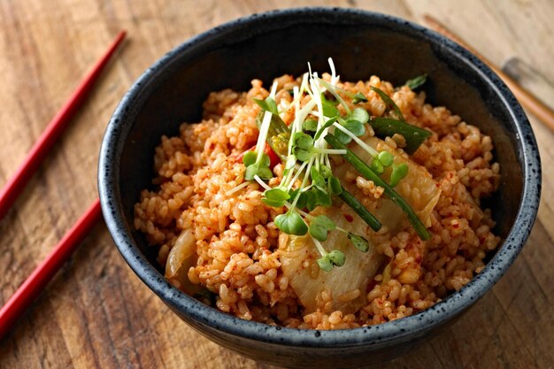 Closeup de fusão salgada de arroz frito Kimchi, uma mistura deliciosa de sabores capturados em 4K