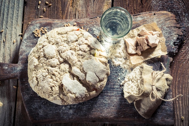 Closeup de ingredientes para pão caseiro