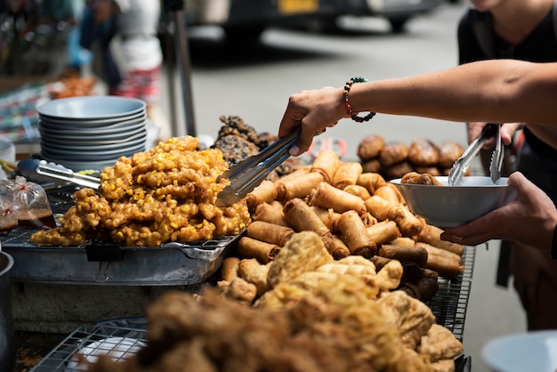 Closeup, de, mão, pedir, tailandês, alimento rua