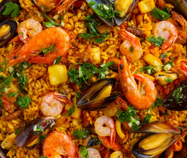 Closeup de paella espanhola de frutos do mar