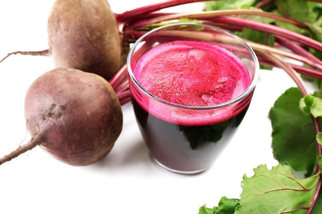 closeup de suco de beterraba fresca